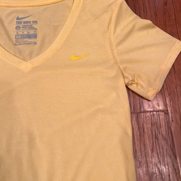 Nike bundle Nike Yellow V-Neck Women's Top and Nike black zip up hoodie- size S - Picture 3 of 11